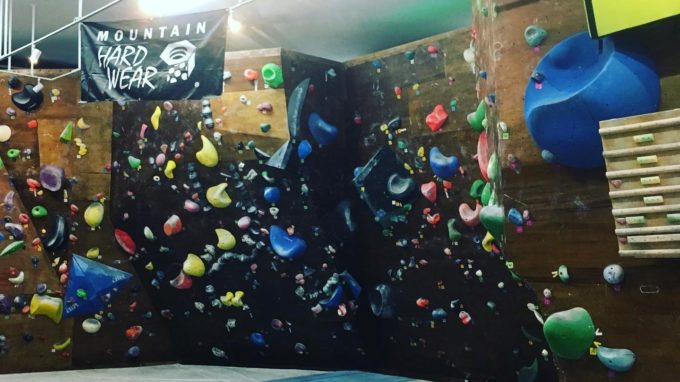 大阪府のクライミング施設「ボルダリングジム Cronico（クロニコ）」